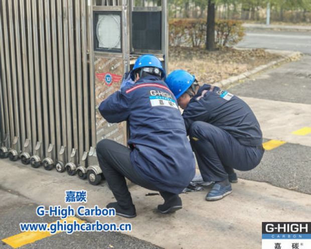 蹲姿里的檢修溫度，讓門崗設施“秒回狀態(tài)”